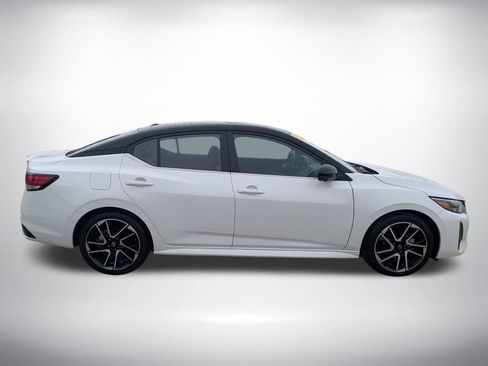 Used 2025 Nissan Sentra SR w/ SR Premium Package FWD image 2