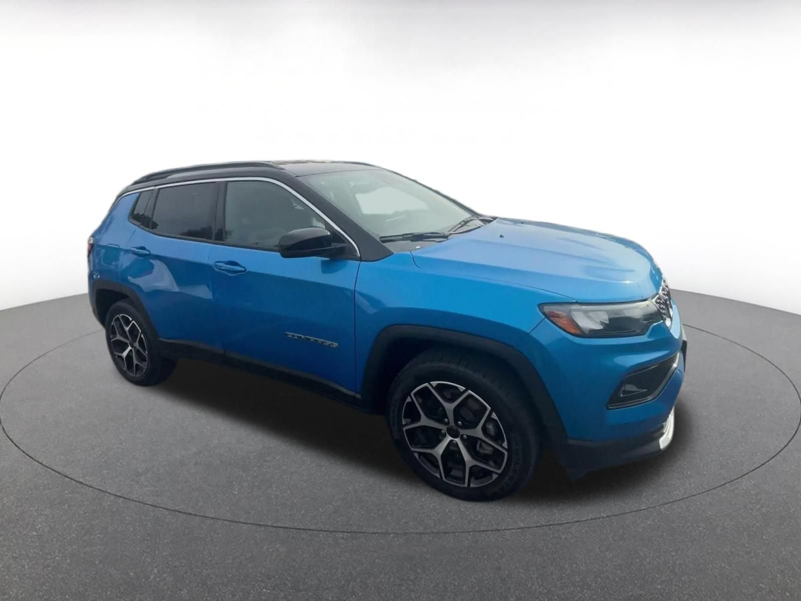 Used 2025 Jeep Compass Limited AWD/4WD image 2