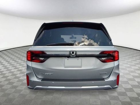 New 2026 Honda Odyssey Touring image 5