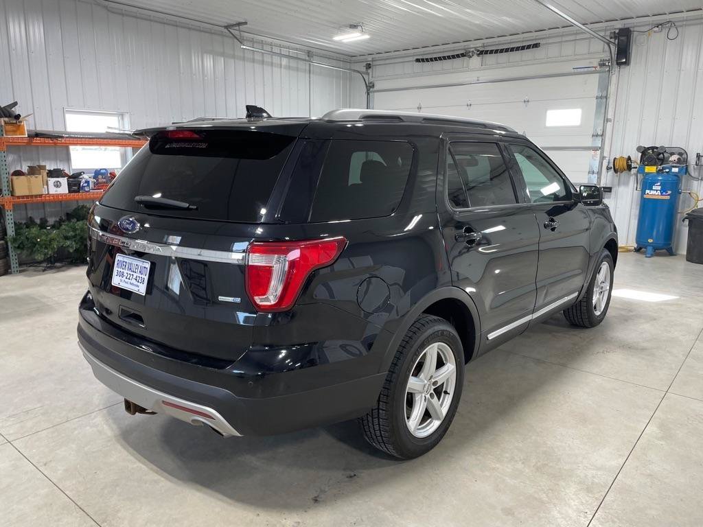 Used 2017 Ford Explorer XLT w/ Equipment Group 202A AWD/4WD image 7