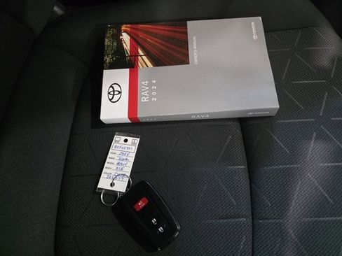 Used 2024 Toyota RAV4 XLE image 9