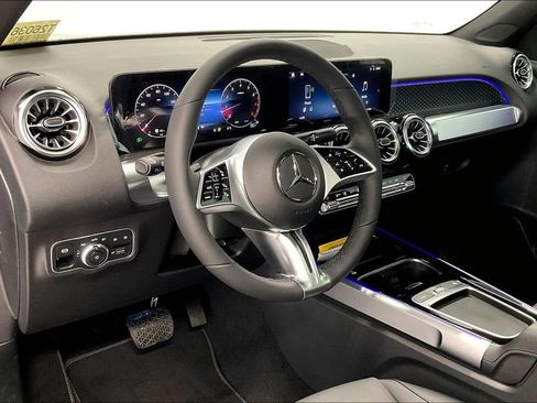 New 2026 Mercedes-Benz GLB 250 image 8