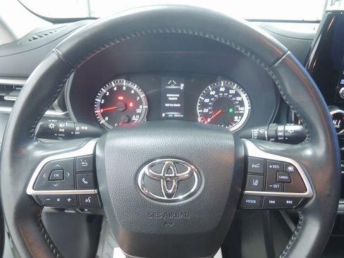 Used 2022 Toyota Highlander LE image 13