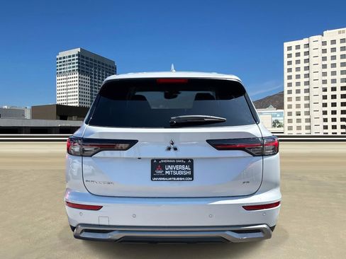 New 2025 Mitsubishi Outlander SE image 4
