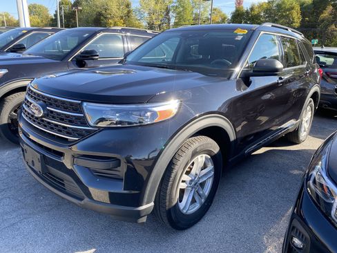 Used 2022 Ford Explorer XLT image 4