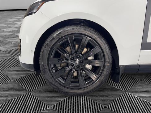 New 2025 Land Rover Range Rover SE image 14