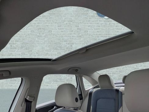 Certified 2025 Volkswagen Jetta SE FWD image 21