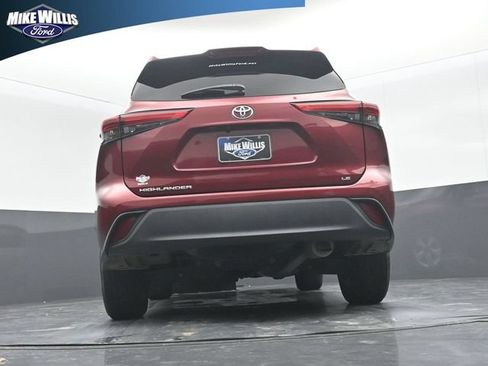 Used 2020 Toyota Highlander LE FWD image 22