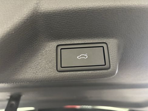 New 2025 Volkswagen ID. Buzz 1st Edition image 18