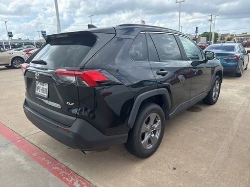 Used 2022 Toyota RAV4 XLE image 7