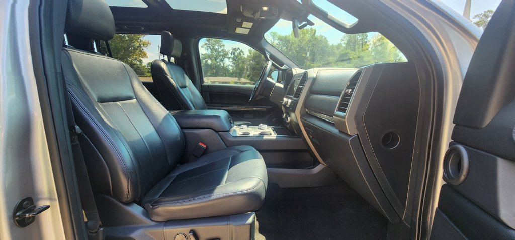 Used 2020 Ford Expedition XLT w/ Equipment Group 202A AWD/4WD image 28