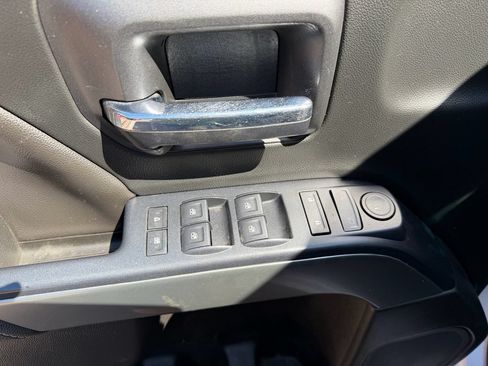 Used 2018 Chevrolet Silverado 1500 LT AWD/4WD image 13
