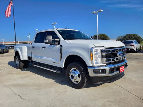 Used 2025 Ford F350 XLT image 7