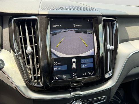 Used 2019 Volvo XC60 T5 Momentum w/ Multimedia Package AWD/4WD image 22