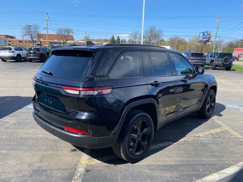 Used 2023 Jeep Grand Cherokee Limited w/ Black Appearance Package AWD/4WD image 19