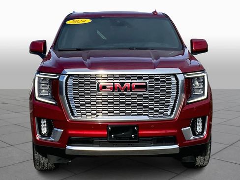 Used 2024 GMC Yukon XL Denali w/ Advanced Technology Package image 3