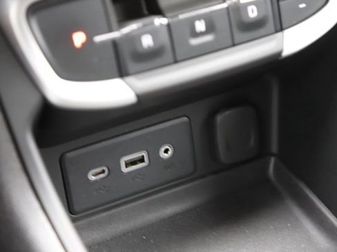 Used 2023 GMC Terrain SLE w/ Driver Convenience Package image 27