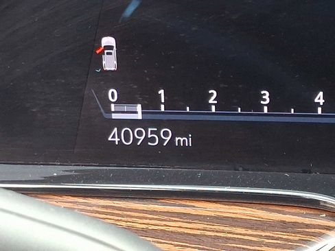 Used 2024 Cadillac Escalade Premium Luxury image 22