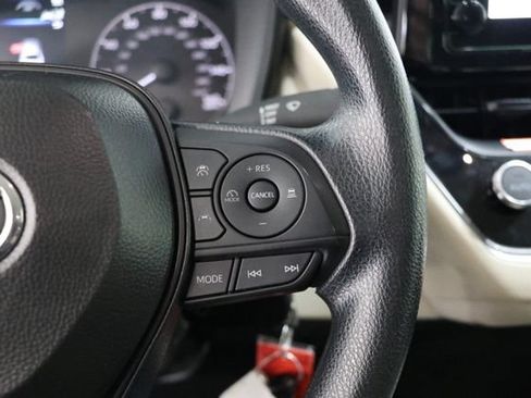 Used 2025 Toyota Corolla LE FWD image 22