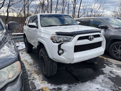 Used 2016 Toyota 4Runner SR5 image 7