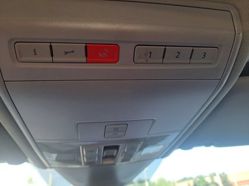 Used 2018 Volkswagen Atlas SEL w/ R-Line Package AWD/4WD image 18