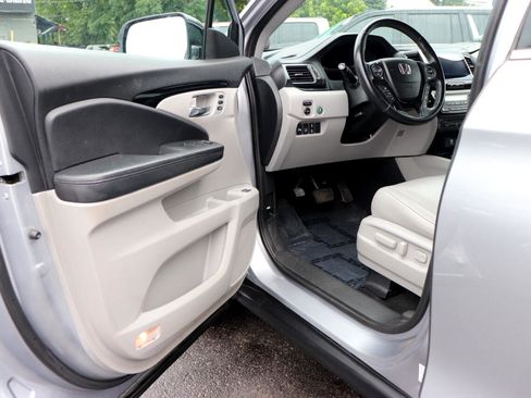 Used 2016 Honda Pilot Touring image 10