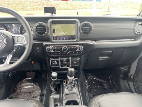 Certified 2023 Jeep Gladiator Overland image 31