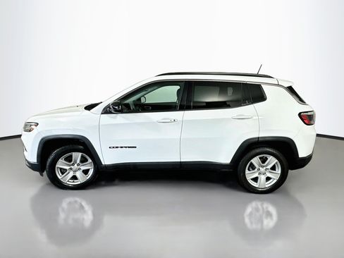 Used 2022 Jeep Compass Latitude w/ Sun and Sound Group FWD image 4