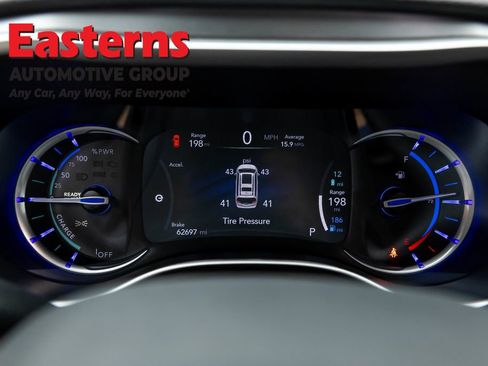 Used 2023 Chrysler Pacifica Touring-L FWD image 18