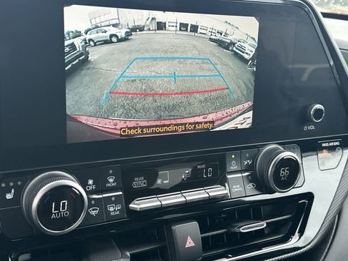 Used 2023 Toyota Highlander XSE AWD/4WD image 14