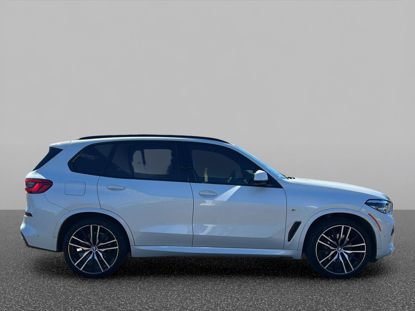 Used 2019 BMW X5 xDrive40i w/ M Sport Package AWD/4WD image 6