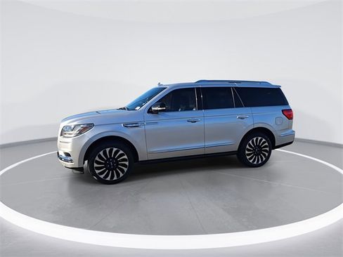 Used 2018 Lincoln Navigator Select image 5