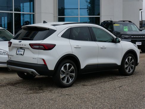 Used 2023 Ford Escape Platinum image 3