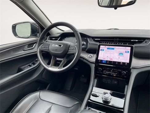 Used 2023 Jeep Grand Cherokee Limited image 10