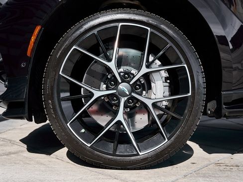 Used 2025 Aston Martin DBX 707 image 3