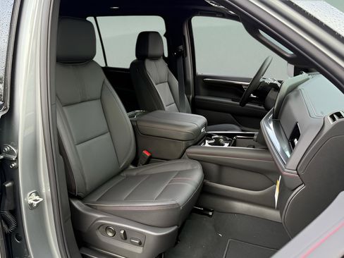 New 2026 Chevrolet Suburban RST image 11