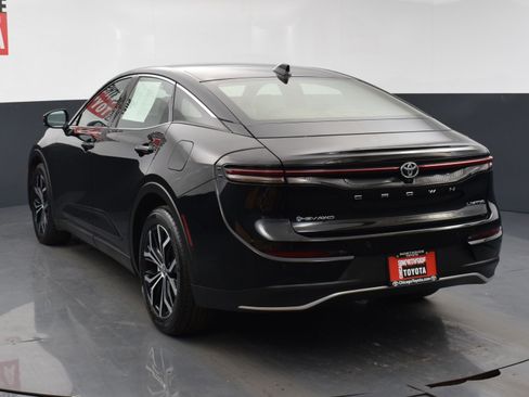 Used 2024 Toyota Crown Limited image 3