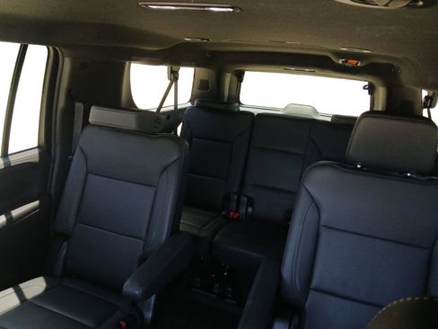 Used 2024 Chevrolet Suburban Z71 w/ Luxury Package AWD/4WD image 12