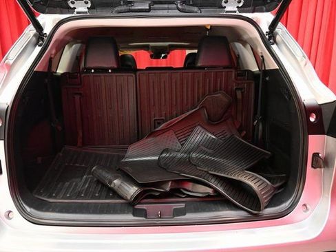 Used 2021 Toyota Highlander XLE image 7