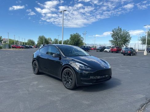 Used 2024 Tesla Model Y Long Range AWD/4WD image 2
