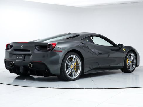 Used 2017 Ferrari 488 GTB image 3