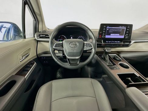 Used 2024 Toyota Sienna XLE image 23