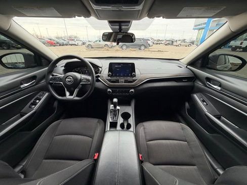 Used 2025 Nissan Altima 2.5 SV FWD image 28