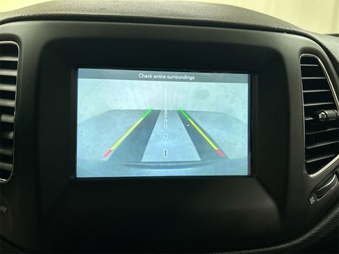 Used 2019 Jeep Compass Latitude image 15