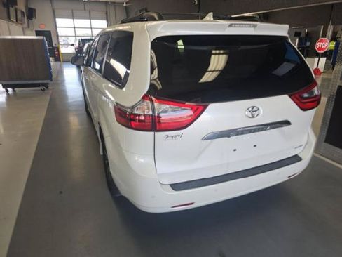 Used 2020 Toyota Sienna Limited FWD image 5