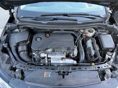 Used 2018 Chevrolet Cruze LT w/ Sun And Sound Package FWD image 11