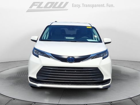 Used 2022 Toyota Sienna LE FWD image 3