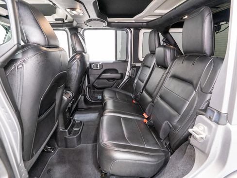 Used 2020 Jeep Wrangler Unlimited Sahara AWD/4WD image 31