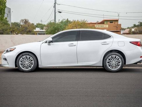 Used 2017 Lexus ES 350 w/ Accessory Package FWD image 2