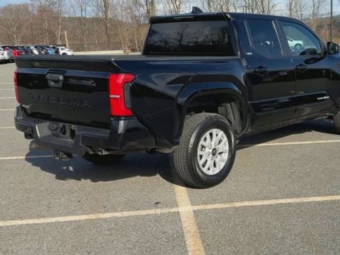 Used 2024 Toyota Tacoma SR5 AWD/4WD image 8